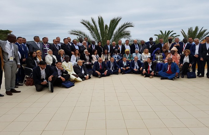 Photos de famille avec les partucpants venants partout dans le monde pour ce forum sur le développemet de l’Afrique en Tunisie 2017